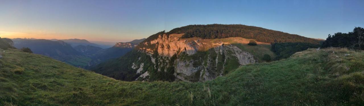 Okami Du Vercors Saint-Laurent-en-Royans Exterior foto